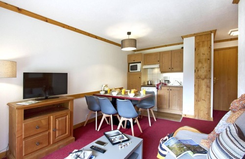 Praz-sur-Arly Apartment | 20m from resort center, swimming pool, balcony, tv, ski locker, 28m², Notre Dame de Bellecombe