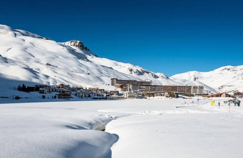 Tignes le Lac Apartment | 20m from resort center, 5th floor, view lake, balcony, tv, ski locker, 64m², Tignes