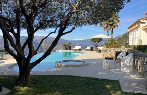 Aspremont House | 220 m² House ∙ 3 bedrooms ∙ 8 guests
