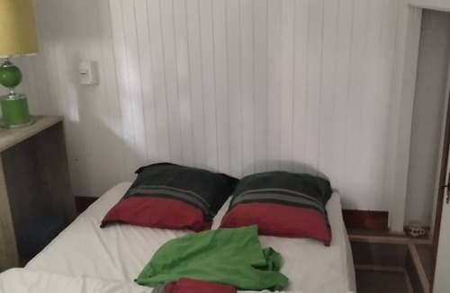 Neuvic Ski Chalet | 25 m² cottage right on the water; pets allowed