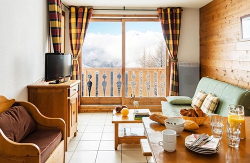 Plan Peisey Apartment | 250m from resort center, swimming pool, terrace, balcony, tv, ski locker, 32-34m², Peisey-Vallandry