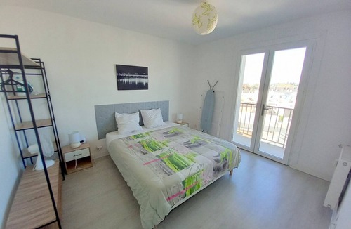 Chateaudun-Bannier Apartment | 28-square-meter apartment with a balcony near the SNCF train station, free coffee, tea, and Wi-Fi—Netflix