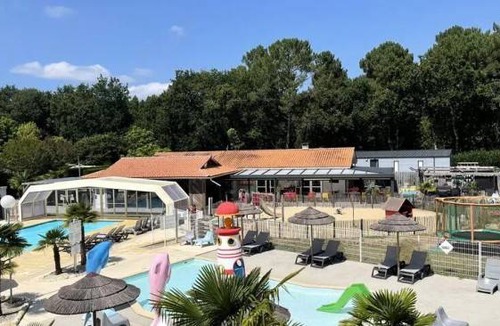 Saint-Laurent-de-Medoc RV Rental | 29 m² Mobile home ∙ 2 bedrooms ∙ 4 guests