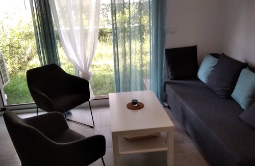 La Bocca Nord Apartment | 2p air-conditioned apartment in quiet residence with small garden
