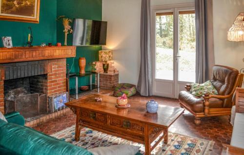 Saint-Saud-Lacoussiere House | 3 Bedroom Stunning Home In Saint Saud Lacoussière