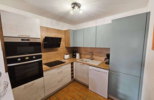 Saint-Mandrier-sur-Mer Apartment | 3 bedrooms, WiFi, swimming pools, tennis court