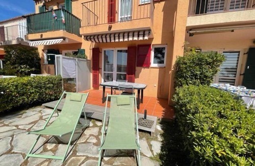 Saint-Mandrier-sur-Mer Apartment | 3 bedrooms, WiFi, swimming pools, tennis court
