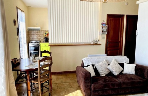 Capdrot Apartment | 3-star air-con gîte - 5 mins by foot to Monpazier at the heart of the bastides.