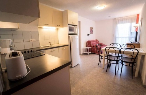 Salies-de-Bearn Apartment | 3-star family residence T2 air-conditioned floor with heated swimming pool
