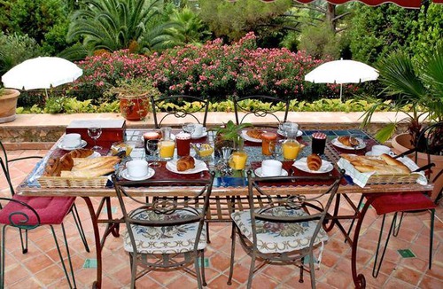Le Plan-de-Grasse Bed & Breakfast | 30 m² Bed and breakfast ∙ 127 guests