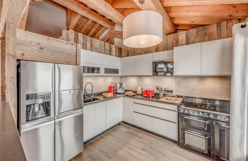 Les Almes Apartment | 300m from resort center, sauna, balcony, fireplace or stove, tv, ski locker, 250m², Tignes