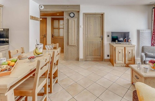 Les Almes Apartment | 300m from resort center, 3rd floor, balcony, tv, ski locker, 50m², Tignes