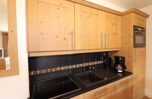 Les Almes Apartment | 300m from shops, 2nd floor, balcony, tv, ski locker, 60m², Tignes