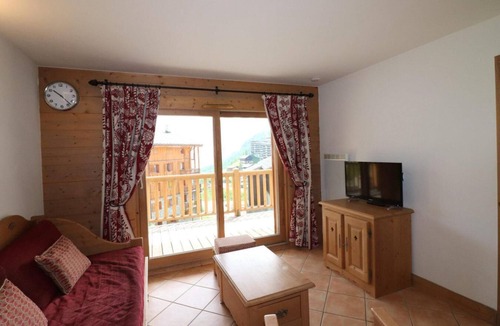 Les Almes Apartment | 300m from shops, 2nd floor, balcony, tv, ski locker, 60m², Tignes