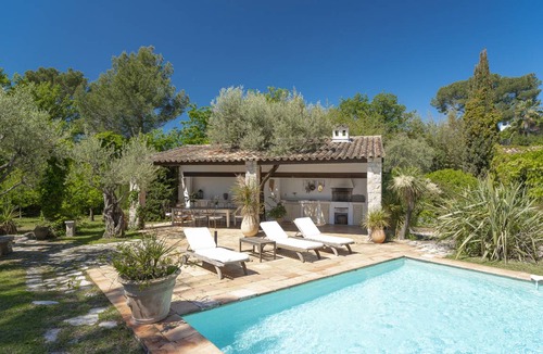 Tourrettes-sur-Loup Villa | 350 m² Villa ∙ 5 bedrooms ∙ 10 guests