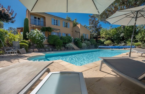 La Motte Villa | 4-BEDROOM PRIVATE VILLA WITH POOL AND GARDEN (N°449)