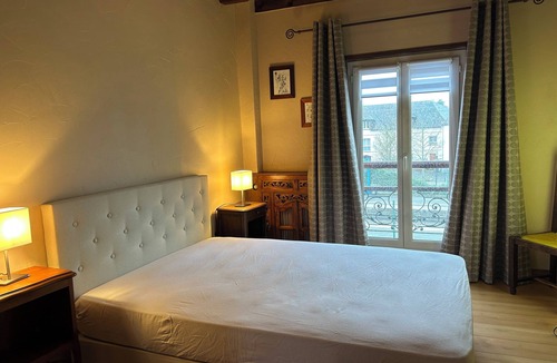 Epernon Apartment | 40-square-meter apartment very close to downtown, 40 minutes from Paris Montparnasse