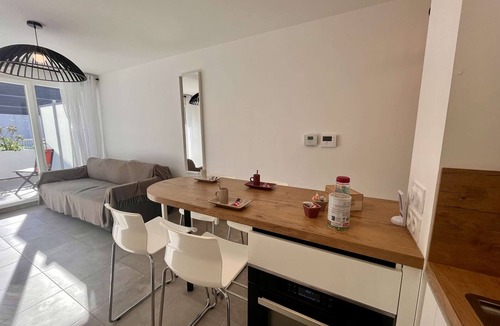 Cavalaire-sur-Mer Apartment | 40sqm Apartment with Terrace and Parking in Cavalaire-sur-Mer