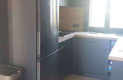 Ollioules Apartment | 4km des Plages/sanary, Appart Neuf 6 Pers Calme, Terrasse, Clim, 2 Chb, Parking