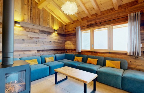 Le Corbier Ski Chalet | 5* Chalet with Spa and Jacuzzi · 15 guests · ski-in/ski-out · private parking