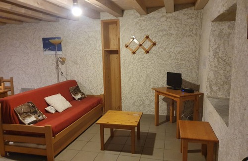 Saint-Colomban-des-Villards Apartment | 5 minutes from the Sybelles ski area! Fully equipped apartment with a view.