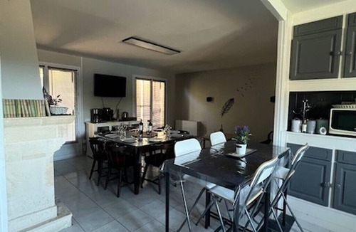 Bonzac Villa | 5- or 3-bedroom house (contact us for rates) Large garden, pool, near Saint-Émilion