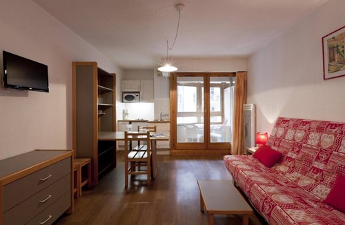 Brides-les-Bains Apartment | 50m from resort center, 1st floor, balcony, 26m², Brides Les Bains