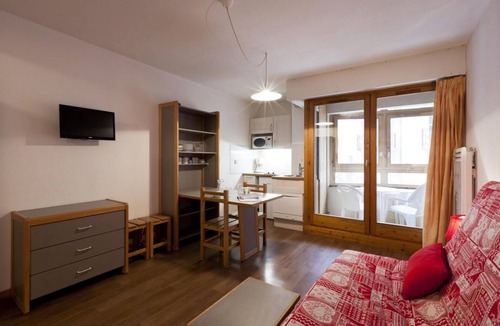 Brides-les-Bains Apartment | 50m from resort center, 1st floor, balcony, 26m², Brides Les Bains