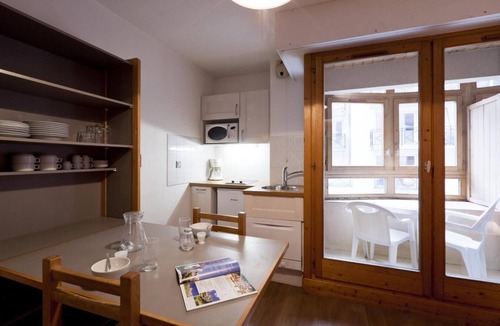 Brides-les-Bains Apartment | 50m from resort center, 1st floor, balcony, 26m², Brides Les Bains