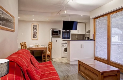 Brides-les-Bains Apartment | 50m from resort center, 3rd floor, balcony, 53m², Brides Les Bains