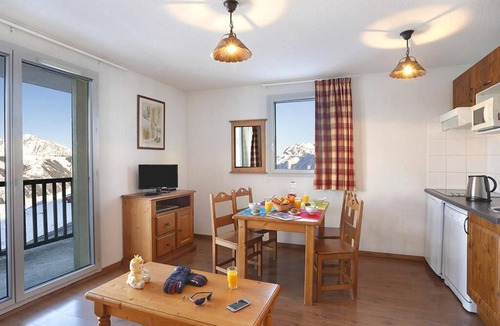 Germ Apartment | 50m from shops, swimming pool, balcony, parking, tv, ski locker, 55m², Peyragudes