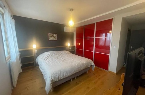 Auriac-du-Perigord Bed & Breakfast | 6-person family home with private heated indoor pool