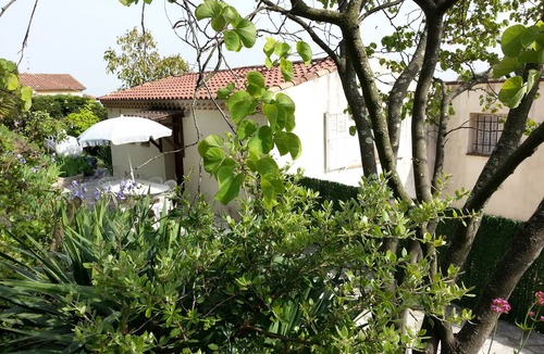 Tourrettes-sur-Loup Apartment | 65m2 apartment, independent in villa, terrace, garden and parking, 5 Pers.