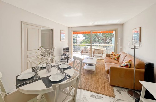 Riou - Petit Juas - Av de Grasse Apartment | 75 m² Apartment ∙ 2 bedrooms ∙ 4 guests