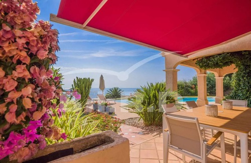 Plage de la Garonnette House | 8-person villa with panoramic view close to the beach