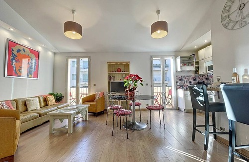 Prado - Republique Apartment | 80 m² Apartment ∙ 3 bedrooms ∙ 7 guests