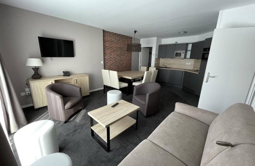 Eaux-Bonnes Apartment | 80m from resort center, 2nd floor, view resort, swimming pool, balcony, tv, ski locker, 61m²