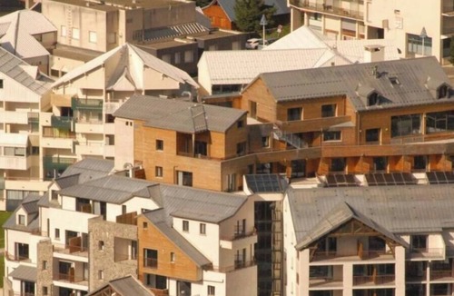 Eaux-Bonnes Apartment | 80m from resort center, 4th floor, view ski slopes, swimming pool, tv, ski locker, 80m², Gourette