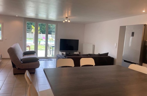 Sainte-Soulle Apartment | A beautiful, very quiet place to stay near La Rochelle, with a very large pool