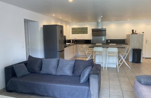 Sainte-Soulle Apartment | A beautiful, very quiet place to stay near La Rochelle, with a very large pool