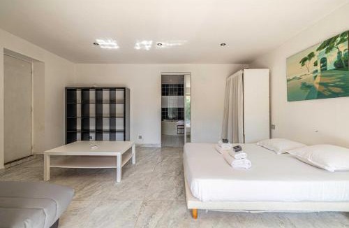 Le Tignet Apartment | A C House 4BR 10P with Pool – 40 min from Cannes