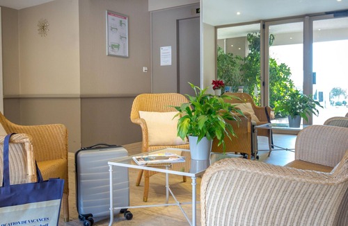 Saint-Raphael Apartment | A/C Studio near beach, shops & station with WiFi, optional parking