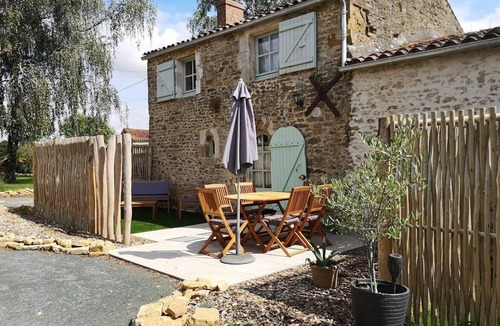 Saint-Juire-Champgillon House | A charming vacation rental with a pool, nestled in the peaceful Vendée countryside.