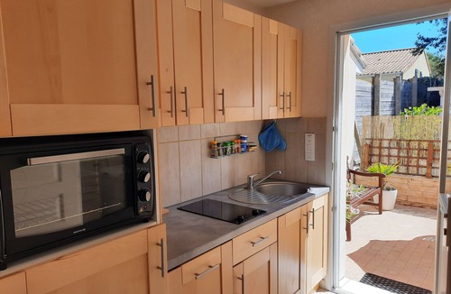 Saint-Michel-Chef-Chef House | A comfortable home just 40 meters from the beach, with a bedroom featuring a terrace overlooking the ocean.