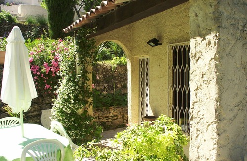 Brignoles House | A fully equipped villa with pool and garden in the middle of the forest