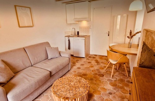 Mauleon Apartment | A quiet, authentic 1808 studio near Puy du Fou