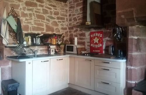 Collonges-la-Rouge House | A small house in the lower part of Collonges-la-Rouge, with a private garden.