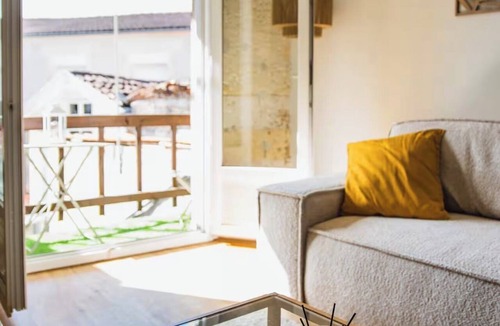 Cognac Apartment | A Stunning Apartment in Old Cognac, Close to All Amenities.