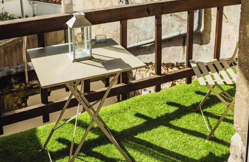 Cognac Apartment | A Stunning Apartment in Old Cognac, Close to All Amenities.