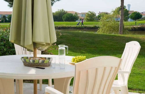 Coex House | Abordable! Maison rustique et cosy avec terrasse | Golf!